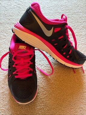 Nike Dual Fusion Women's Black & Pink Running Shoes with Silver Swoosh